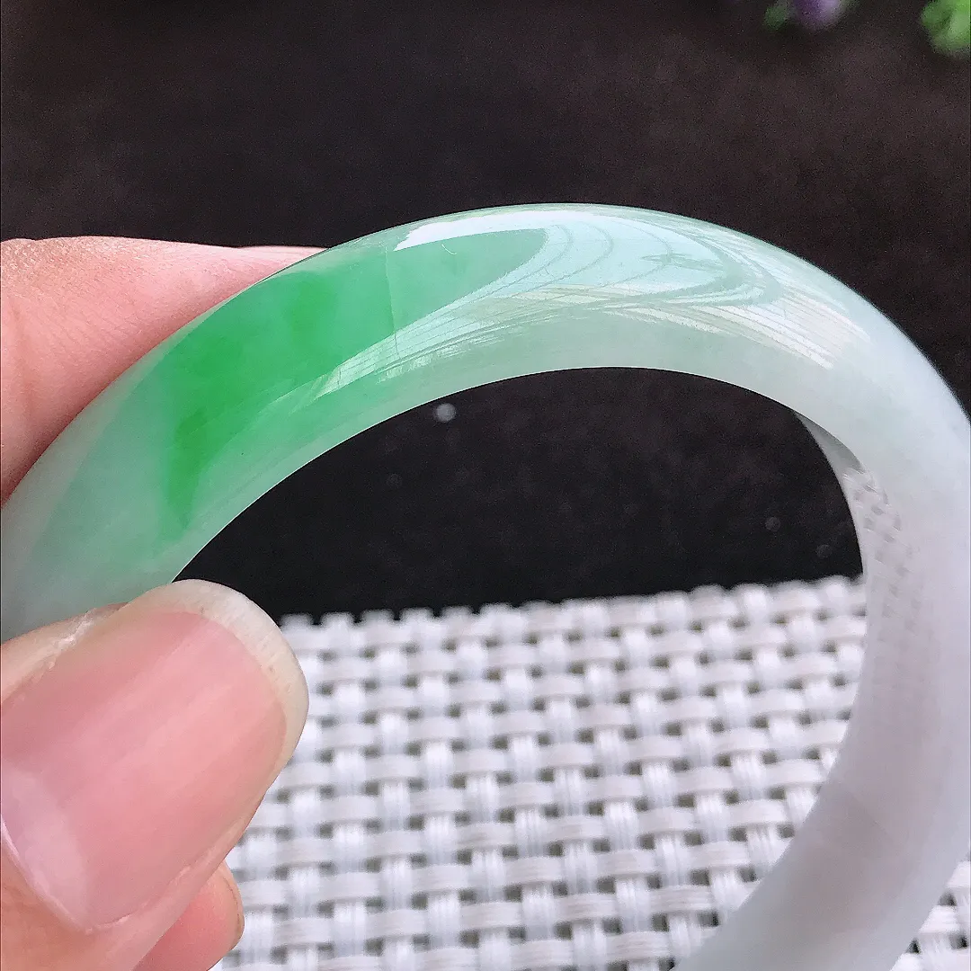 自然光62/12/8.4老坑精美冰润飘阳绿手镯大圈口玉镯子美人镯手环