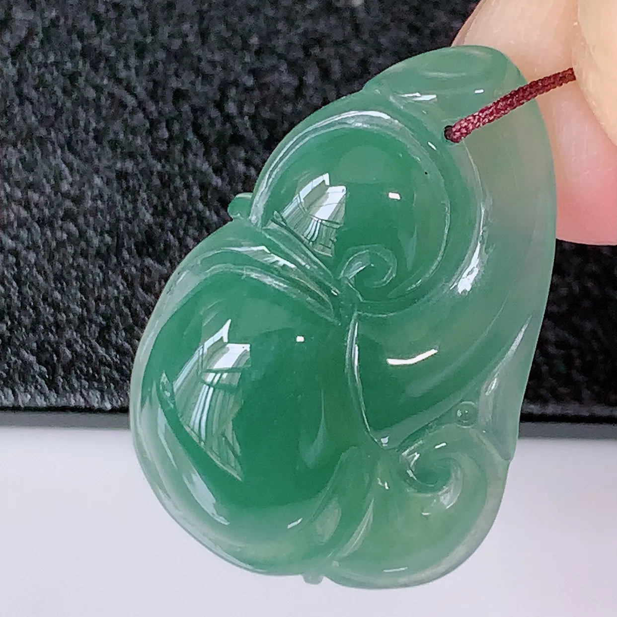 自然光实拍，冰种满色翡翠如意吊坠，上身效果非常美，饱满大气，工艺美，万事如意，如意一生，#81.13