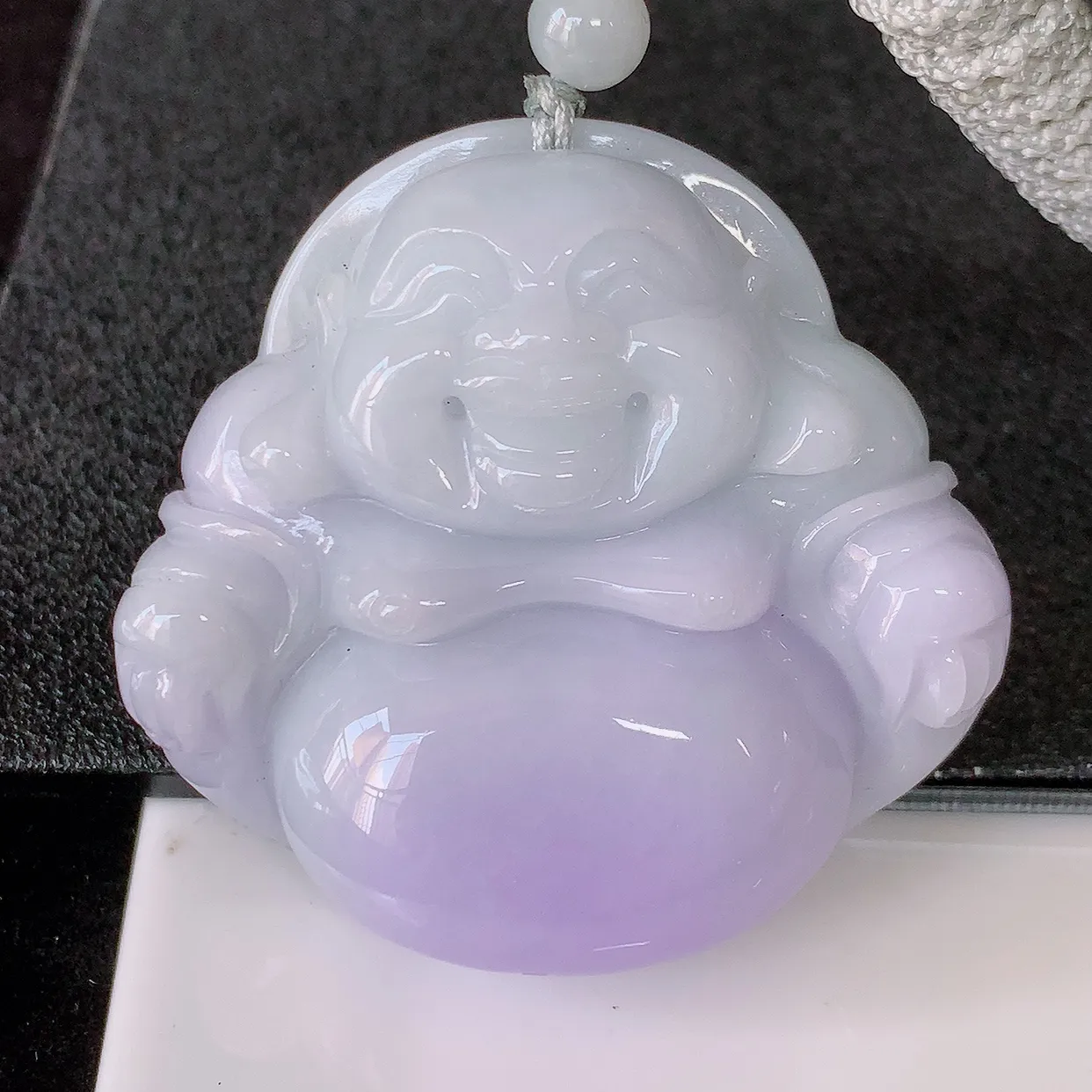 自然光实拍，大件厚装紫罗兰翡翠佛公吊坠，玉笑佛，饱满，开脸喜庆，配戴优雅迷人！#46.13