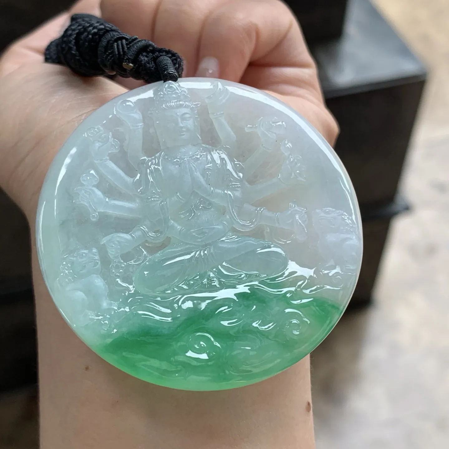 带色千手观音^_^颜色鲜艳 玉质温润