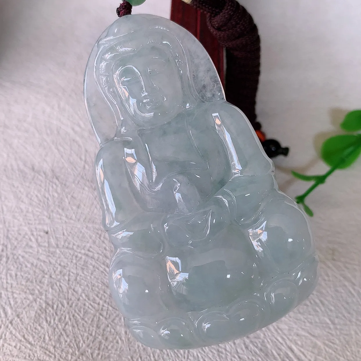 自然光实拍，大件冰翡翠观音菩萨吊坠，净瓶观音，冰透亮泽，美观亮丽，观音面相端庄#46.13
