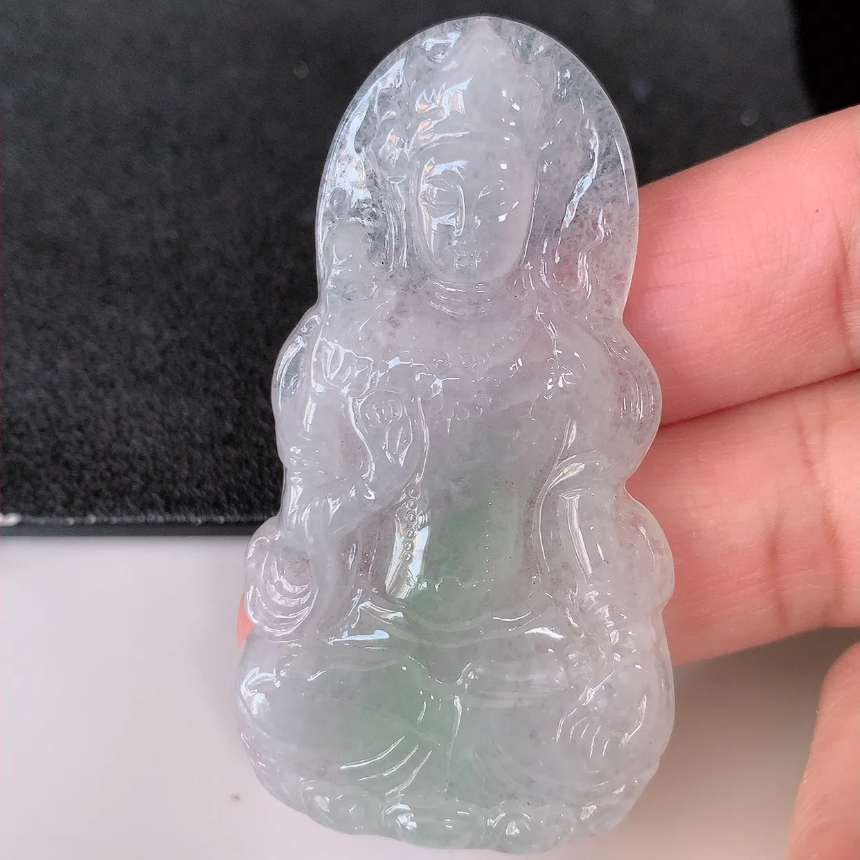 自然光实拍，冰飘花翡翠度母观音吊坠，赐福观音，玉润通透，慈祥端庄！#46.13