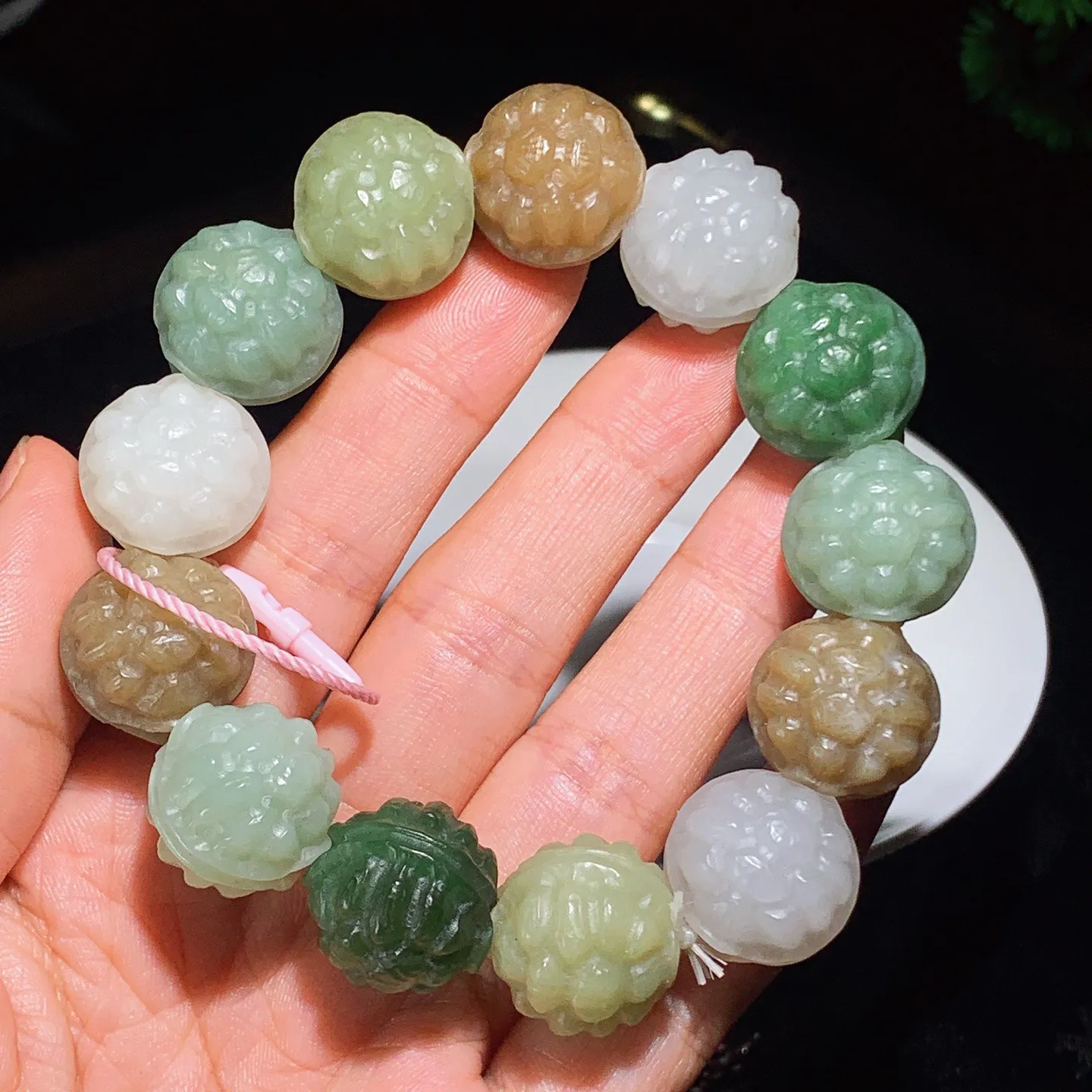 新疆和田玉多宝富贵长寿龟壳手串。单颗尺寸18重96.5克 玉质细腻油润 底色纯净 脂粉好，品质好。lt251013