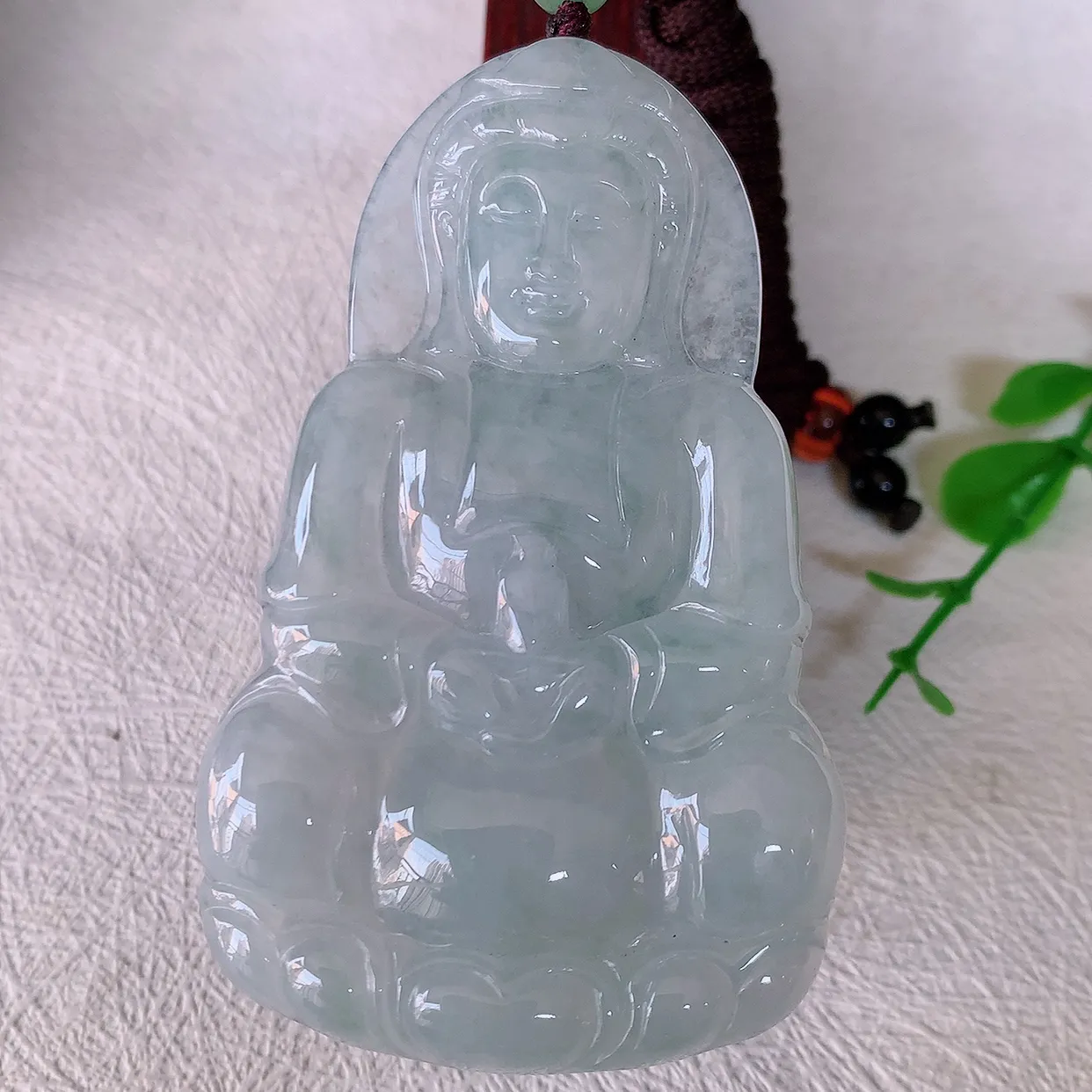 自然光实拍，大件冰翡翠观音菩萨吊坠，净瓶观音，冰透亮泽，美观亮丽，观音面相端庄#46.13