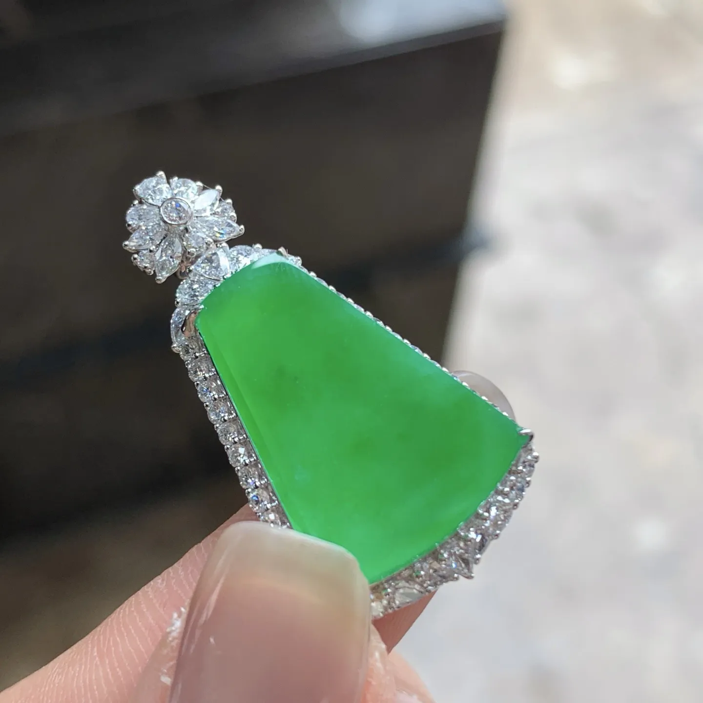 金钻镶嵌冰绿无事牌^_^颜色鲜艳 色阳冰透