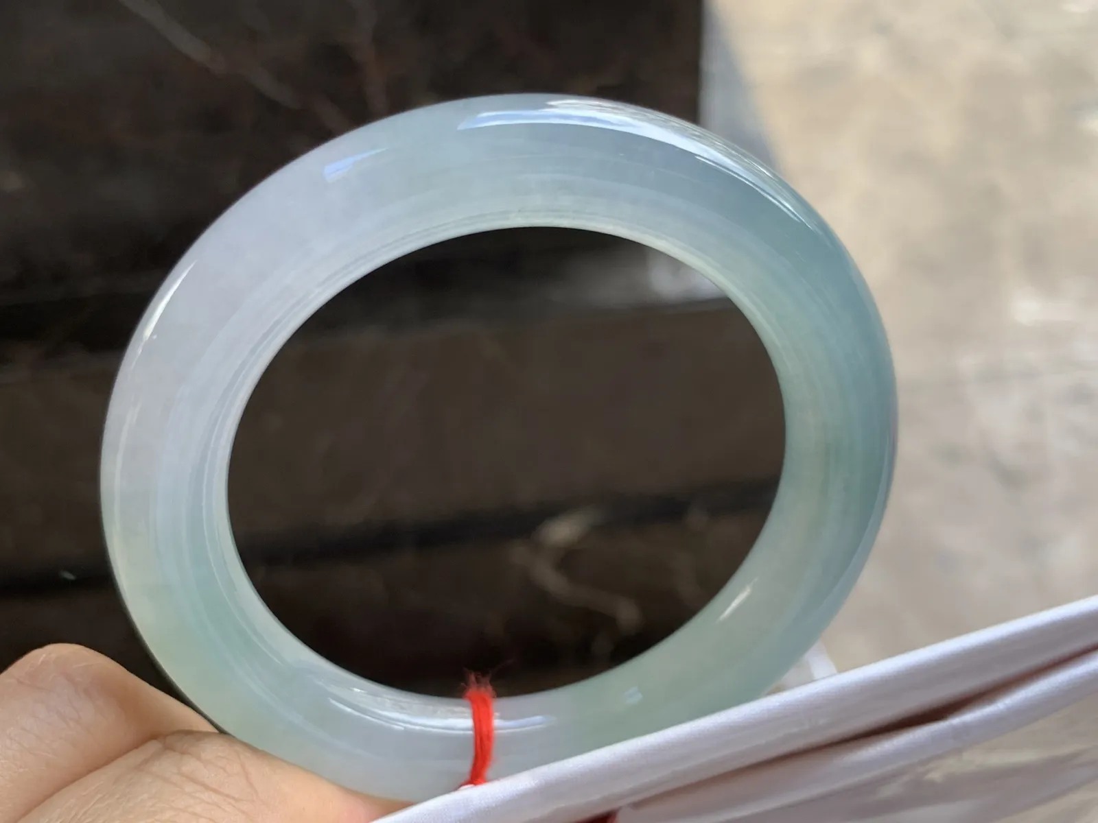 56-11.2mm
冰种带底色圆条手镯 冰透莹润 底色漂亮