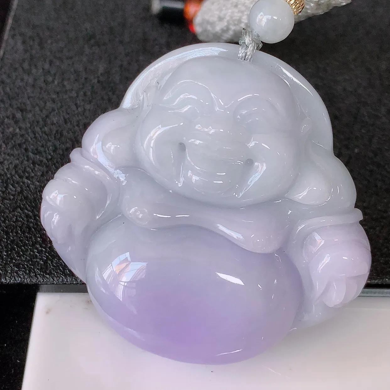 自然光实拍，大件厚装紫罗兰翡翠佛公吊坠，玉笑佛，饱满，开脸喜庆，配戴优雅迷人！#46.13