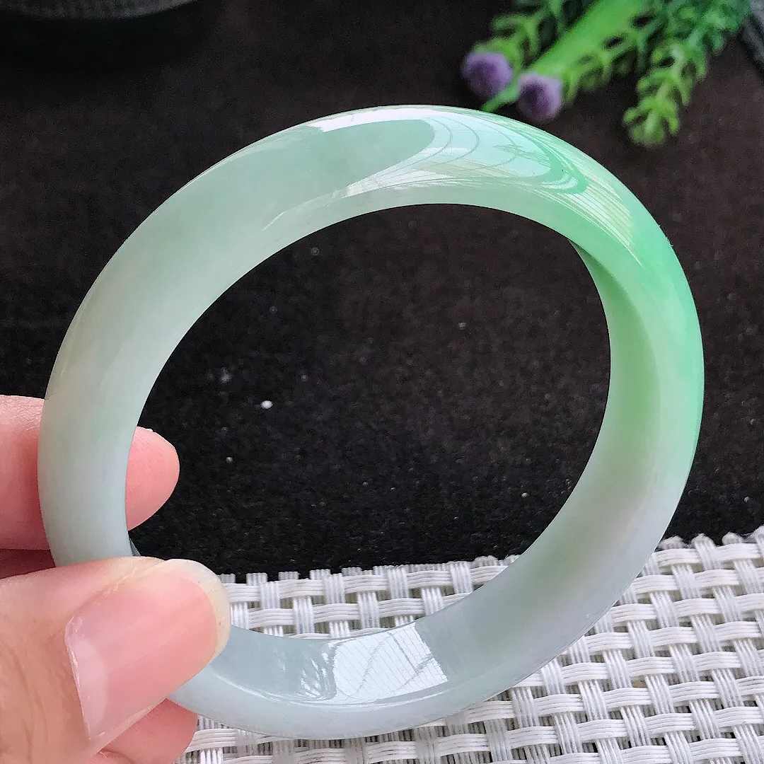 自然光58/13.6/7.9老坑精美温润飘绿手镯宽边玉镯子美人镯手环