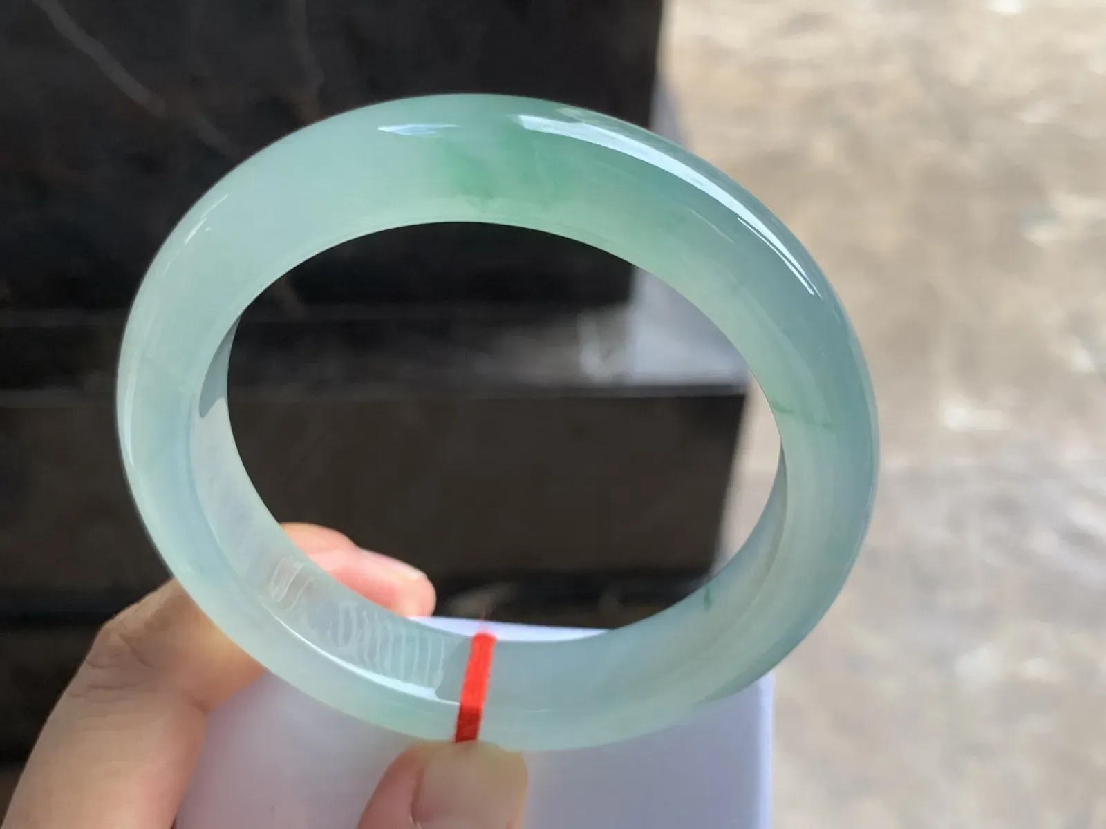 60.5-13.2-9.2mm
冰种晴水手镯 冰透莹润 起胶感