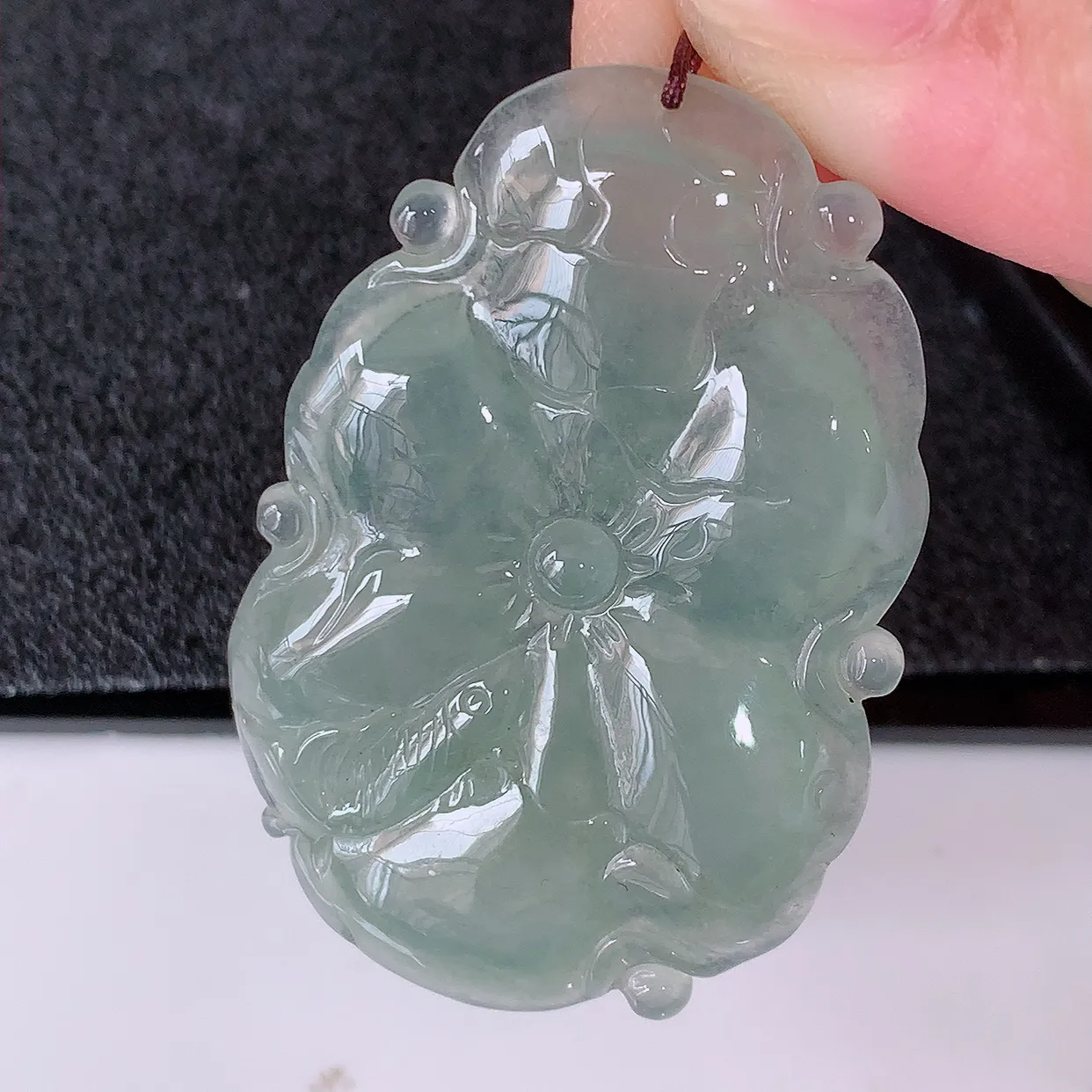 自然光实拍，冰种翡翠荷叶鱼、和和美美玉坠，财源广进，自然隐逸、荷本是素不着尘之物，有和美之寓意。#4