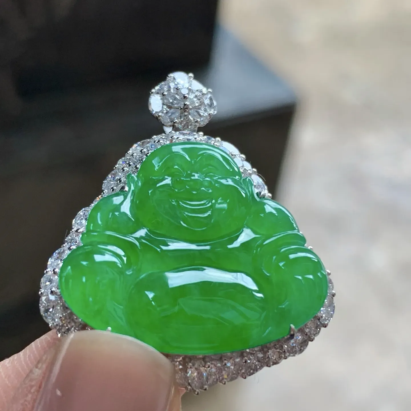 金钻镶嵌辣绿色佛公