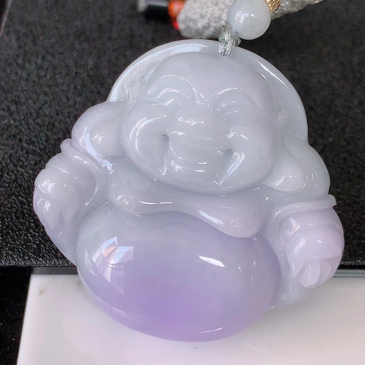 自然光实拍，大件厚装紫罗兰翡翠佛公吊坠，玉笑佛，饱满，开脸喜庆，配戴优雅迷人！#46.13