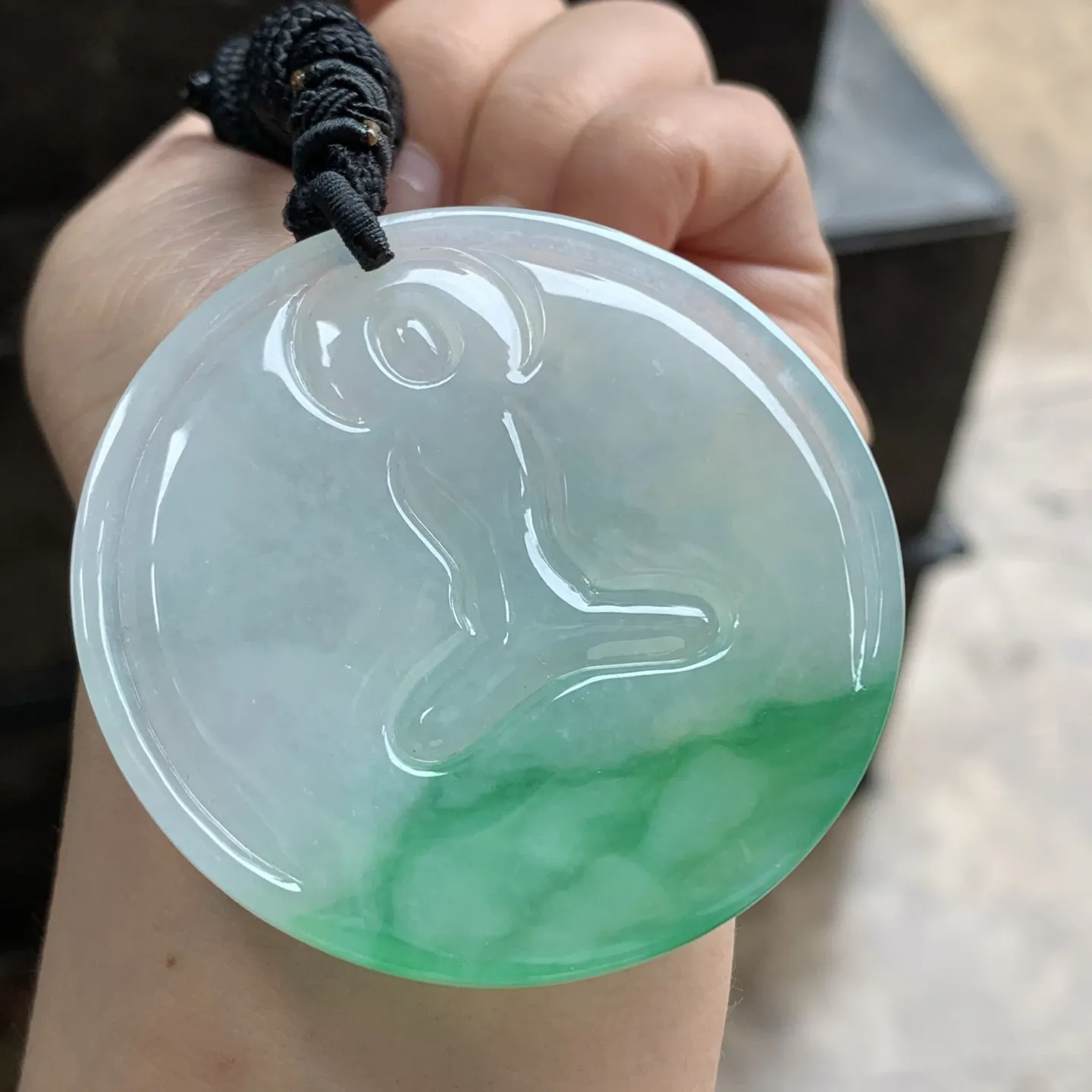带色千手观音^_^颜色鲜艳 玉质温润