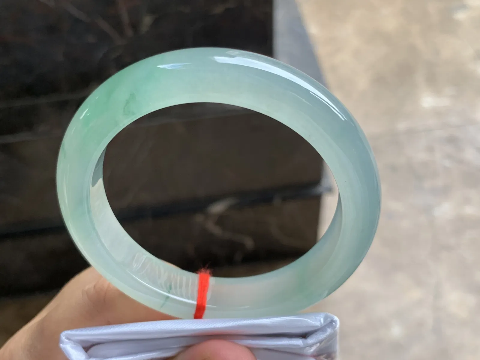 60.5-13.2-9.2mm
冰种晴水手镯 冰透莹润 起胶感