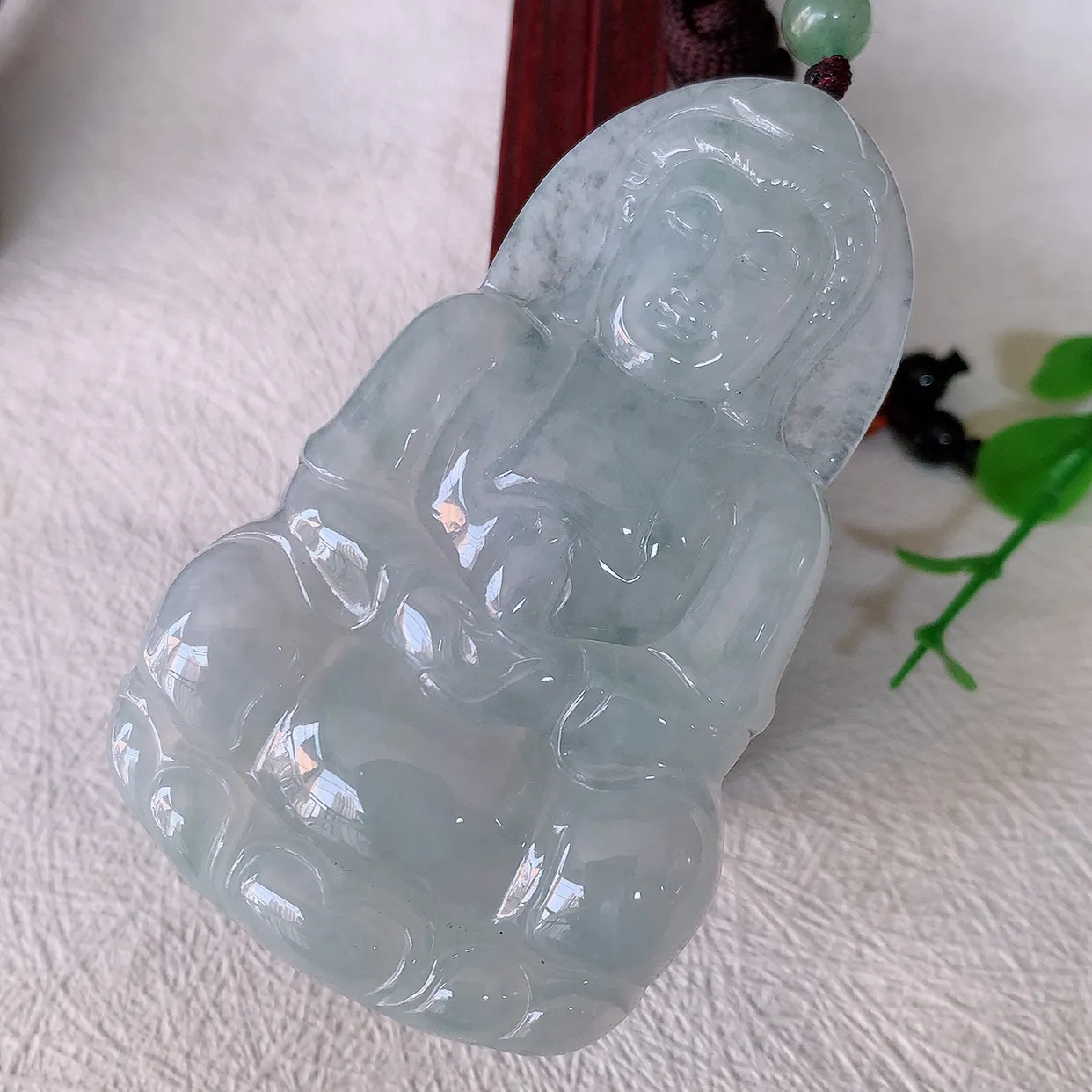 自然光实拍，大件冰翡翠观音菩萨吊坠，净瓶观音，冰透亮泽，美观亮丽，观音面相端庄#46.13