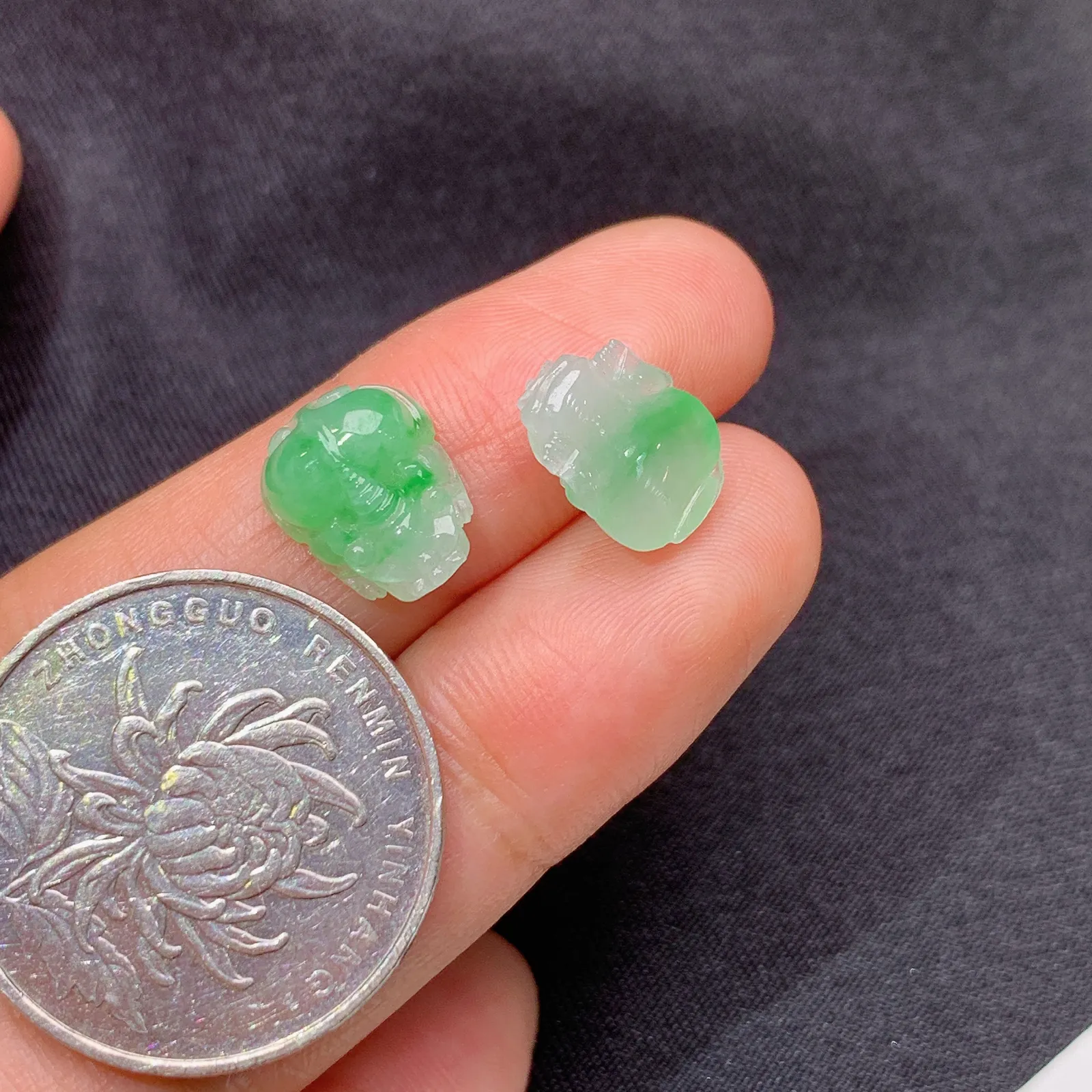 冰飘绿貔貅一对，镶嵌佳品，冰润细腻，种水足 尺寸11*8.2*4.2