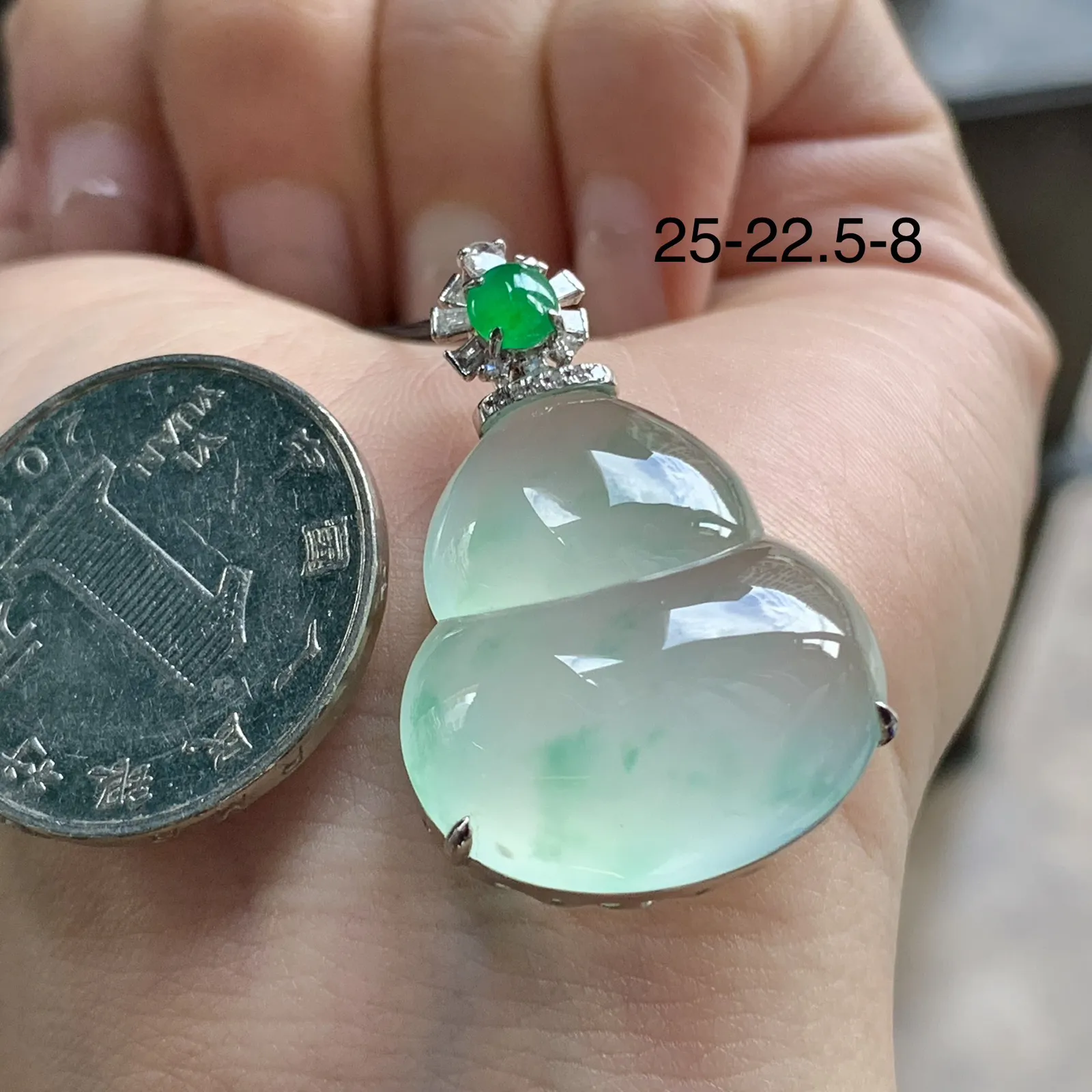 金钻镶嵌绿花葫芦^_^冰透饱满 荧光十足
