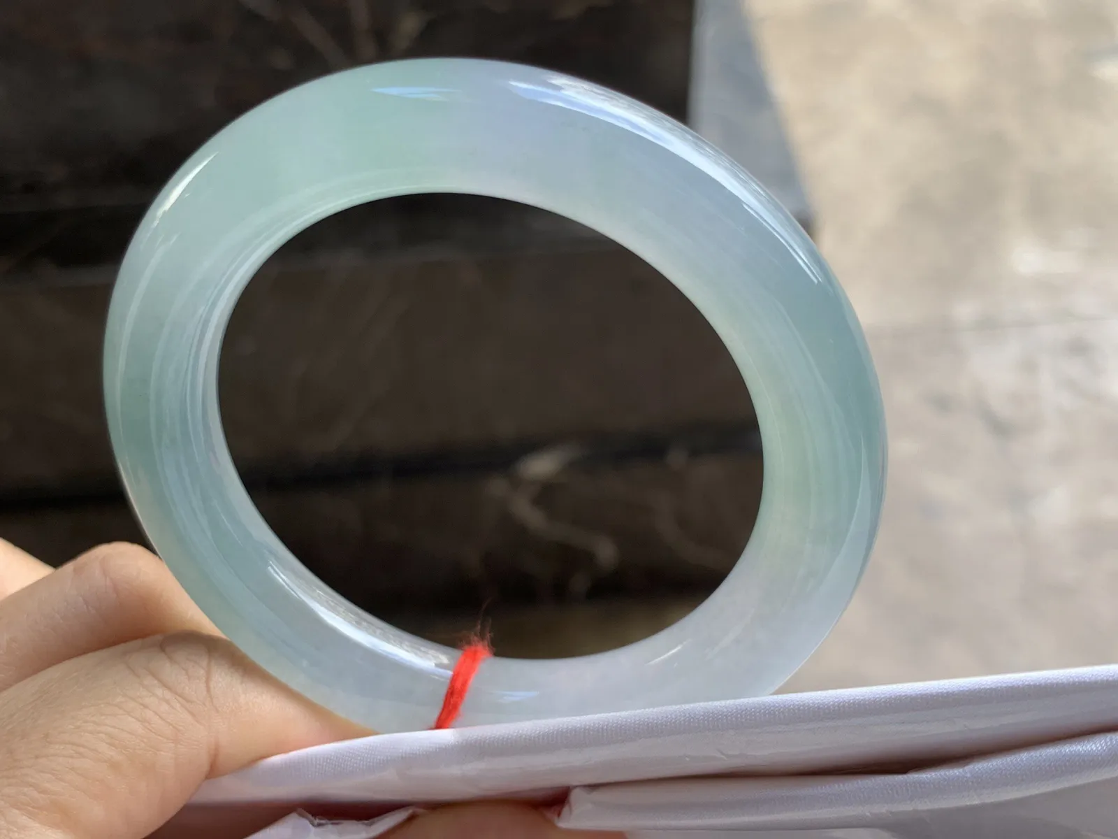 56-11.2mm
冰种带底色圆条手镯 冰透莹润 底色漂亮