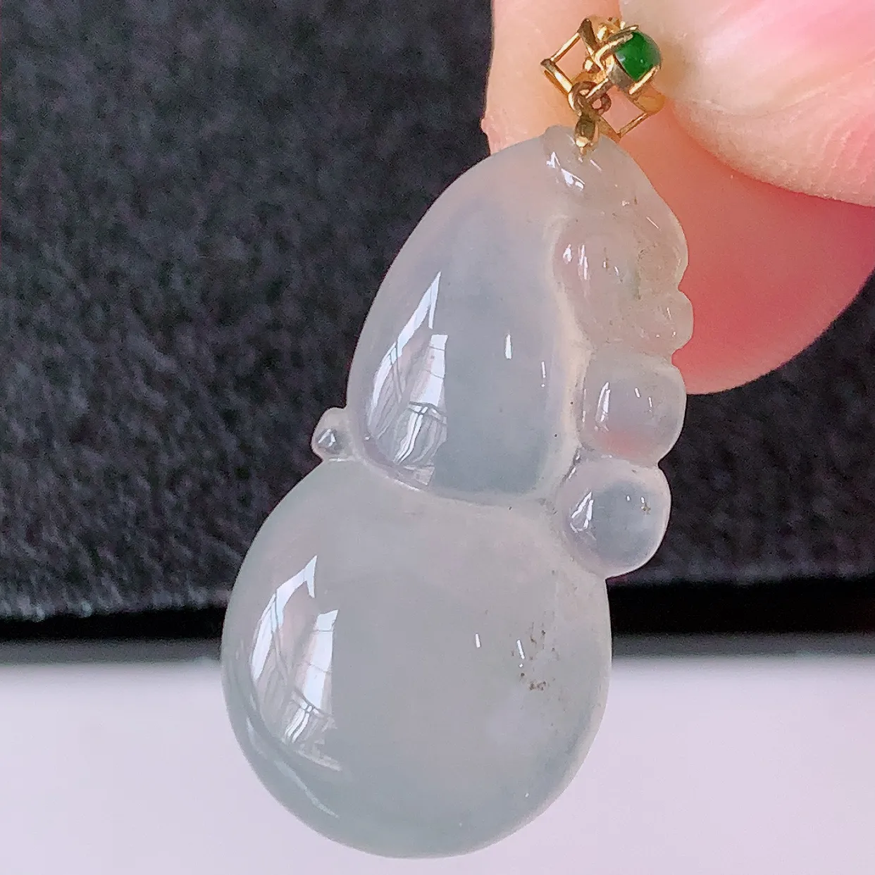 18K金镶嵌冰种翡翠葫芦吊坠，葫芦寓意福禄双全，财源滚滚，佩戴效果优雅迷人！#3.13