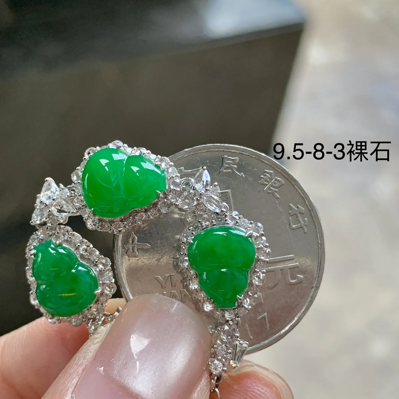 辣绿色葫芦手链^_^颜色鲜艳 玉质温润