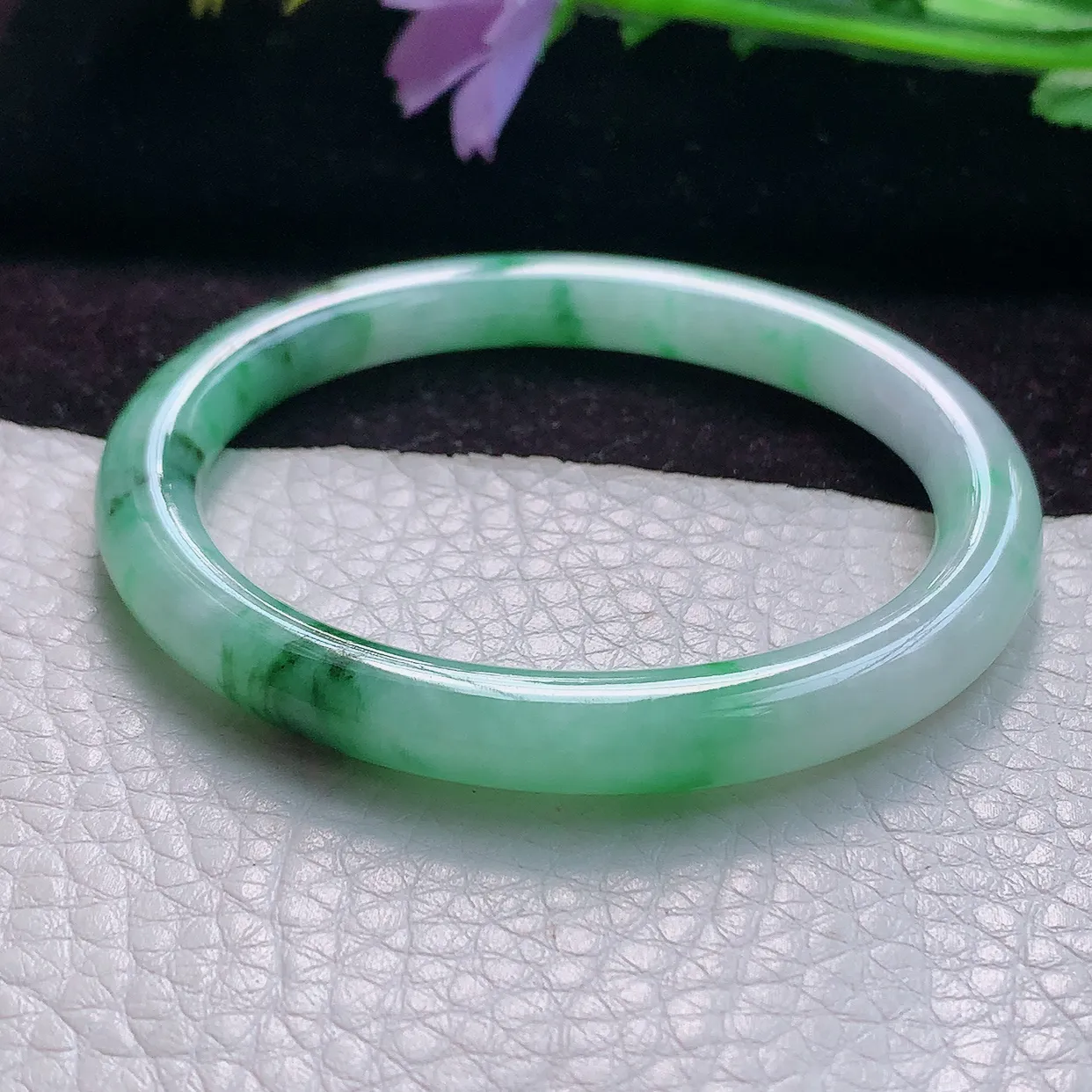 yh小圈口53.5*46*7*7.2贵妃镯 飘花细润圆条缅甸翡翠玉手镯 蛋形玉手环