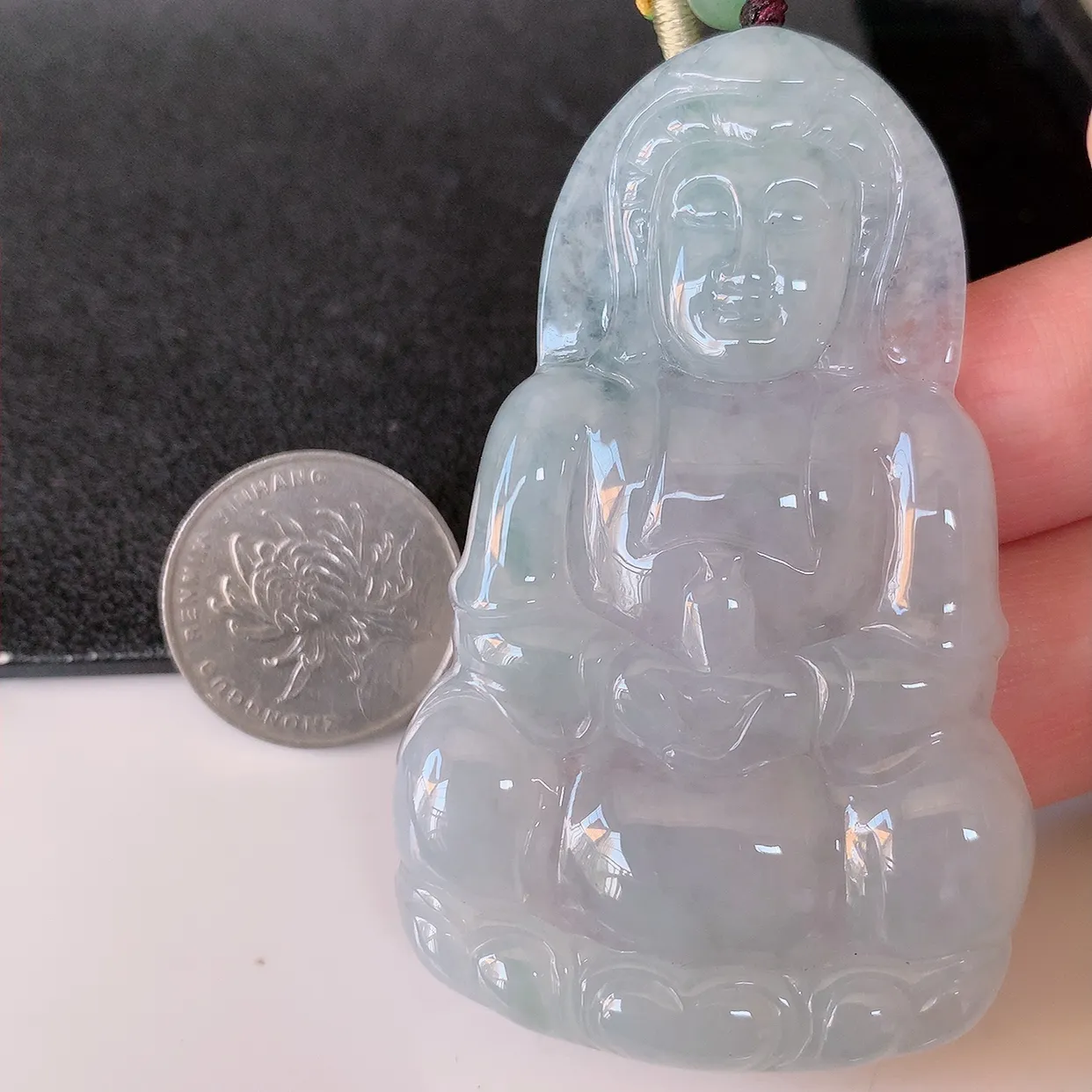 自然光实拍，大件厚装冰观音吊坠，翡翠保平安观音，玉质莹润，佩戴佳品，#46.13