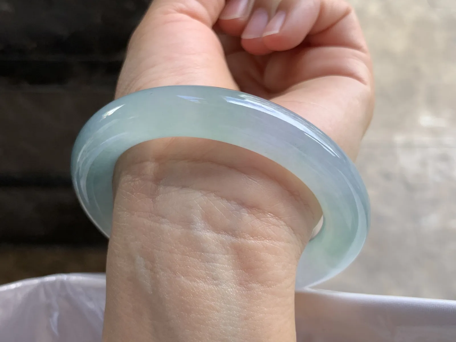 56-11.2mm
冰种带底色圆条手镯 冰透莹润 底色漂亮