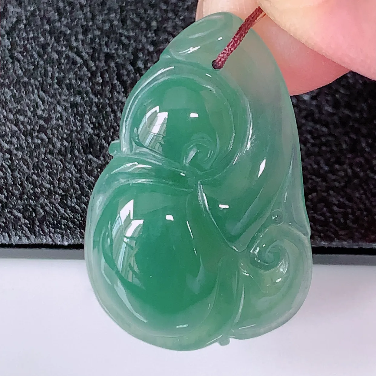 自然光实拍，冰种满色翡翠如意吊坠，上身效果非常美，饱满大气，工艺美，万事如意，如意一生，#81.13