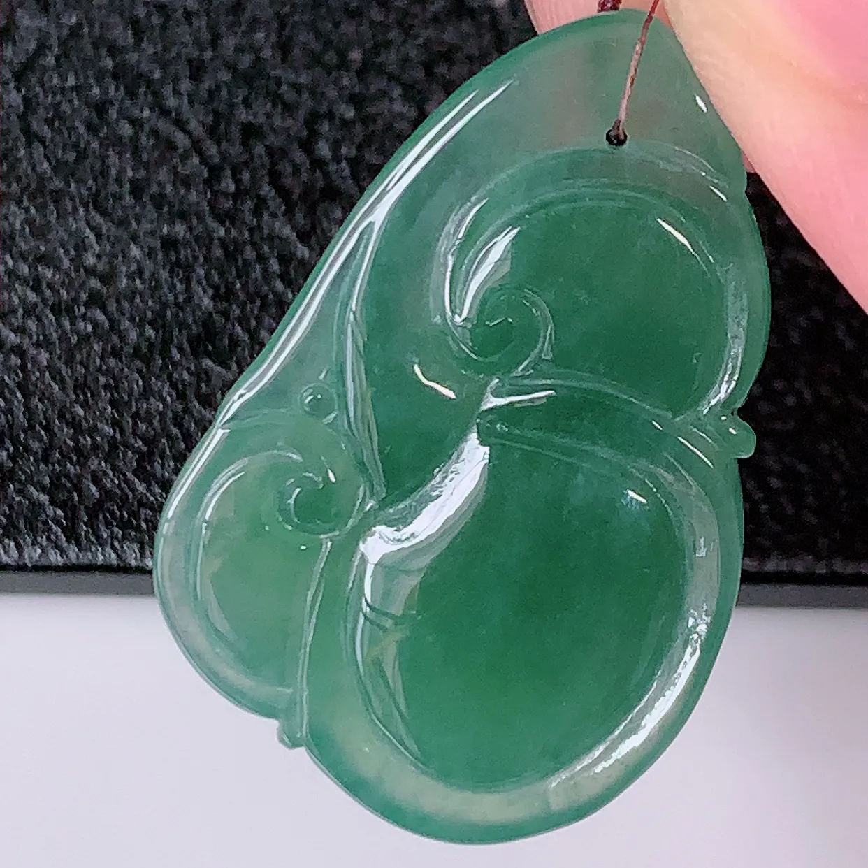 自然光实拍，冰种满色翡翠如意吊坠，上身效果非常美，饱满大气，工艺美，万事如意，如意一生，#81.13
