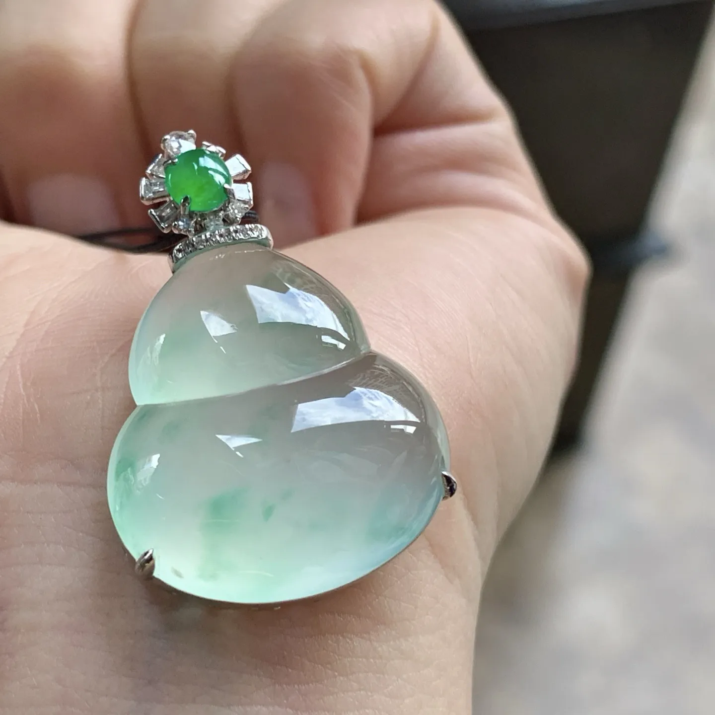 金钻镶嵌绿花葫芦^_^冰透饱满 荧光十足