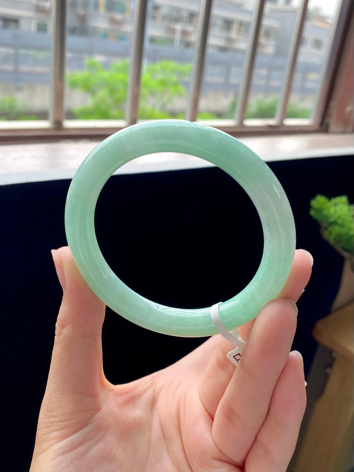 苹果绿洒金圆条成品
⭕️56.4-9.6-9.3
