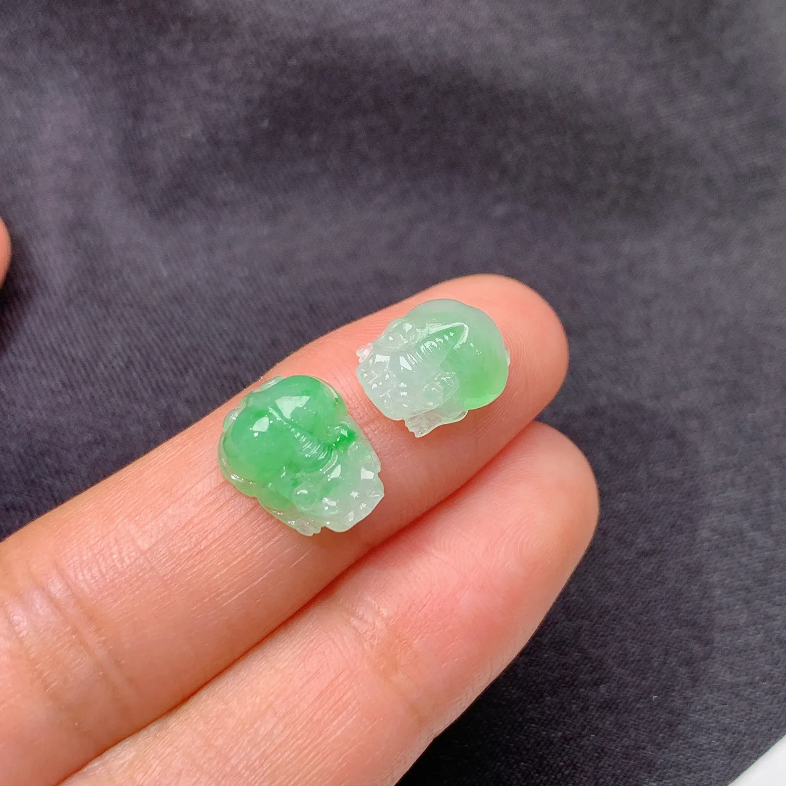 冰飘绿貔貅一对，镶嵌佳品，冰润细腻，种水足 尺寸11*8.2*4.2