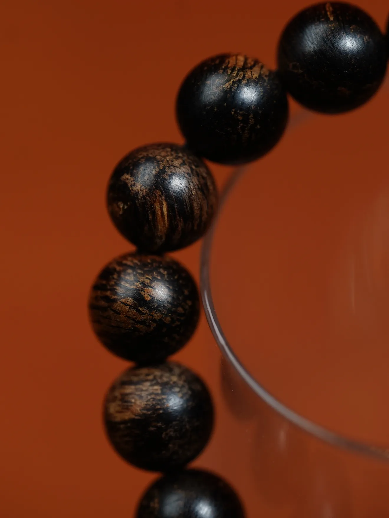 【达拉干黑棋沉水·10mm】12.3 克

星洲霸主达拉干油脂凝如墨玉，质地细腻油润，
香韵初闻是清