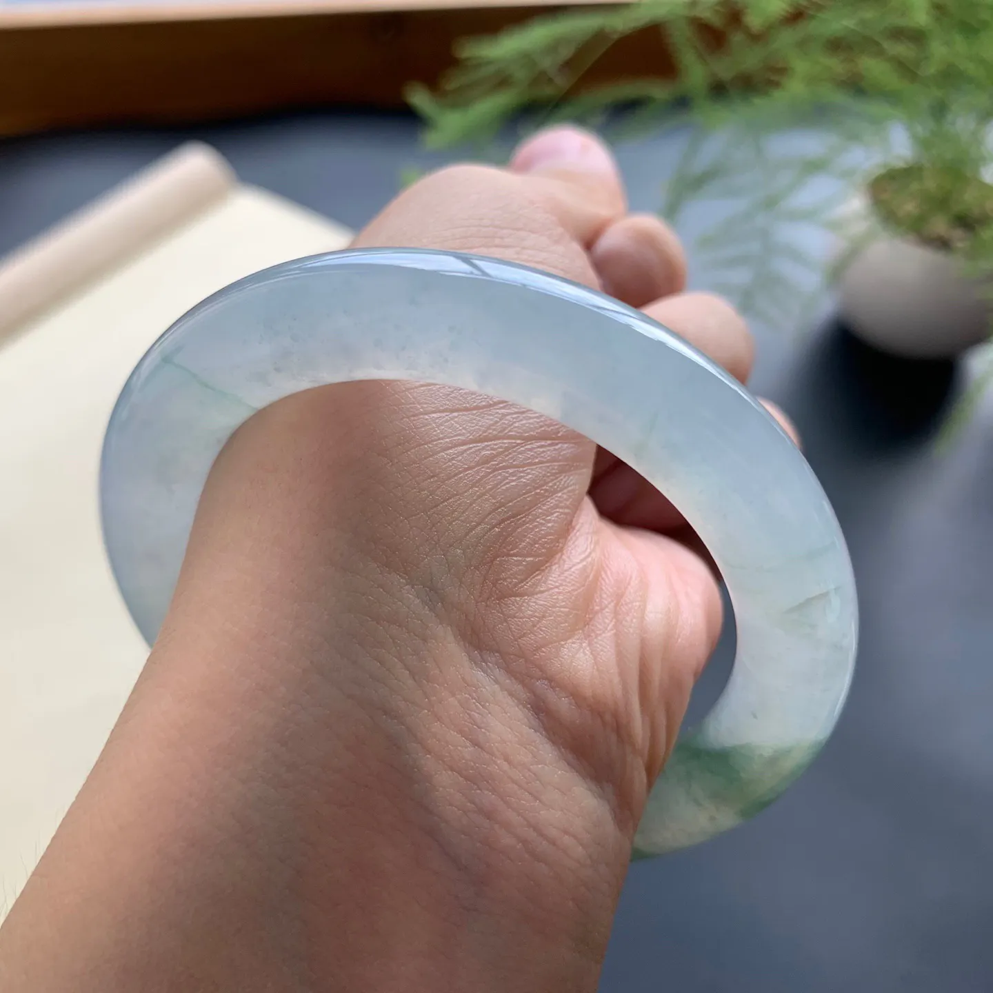 54圈口冰飘花圆条手镯 尺寸：54-10.5，水润透亮，胶感十足
