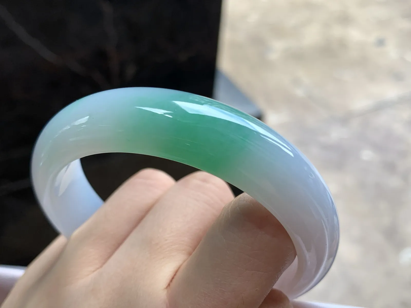 59-15-8.5

带色手镯^_^底妆清新细腻 亮眼
