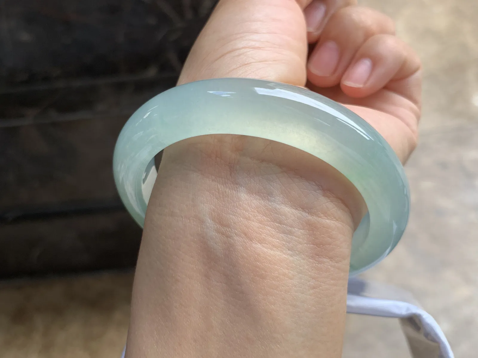 60.5-13.2-9.2mm
冰种晴水手镯 冰透莹润 起胶感