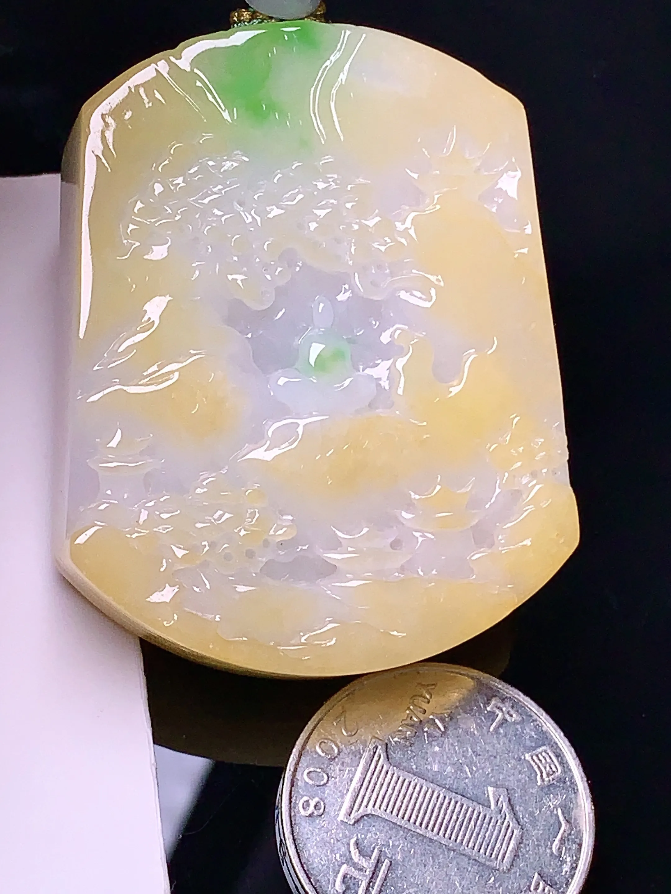 黄绿悟道牌吊坠 玉质细腻 色泽清新艳丽 整体尺寸51.5*40.3*12