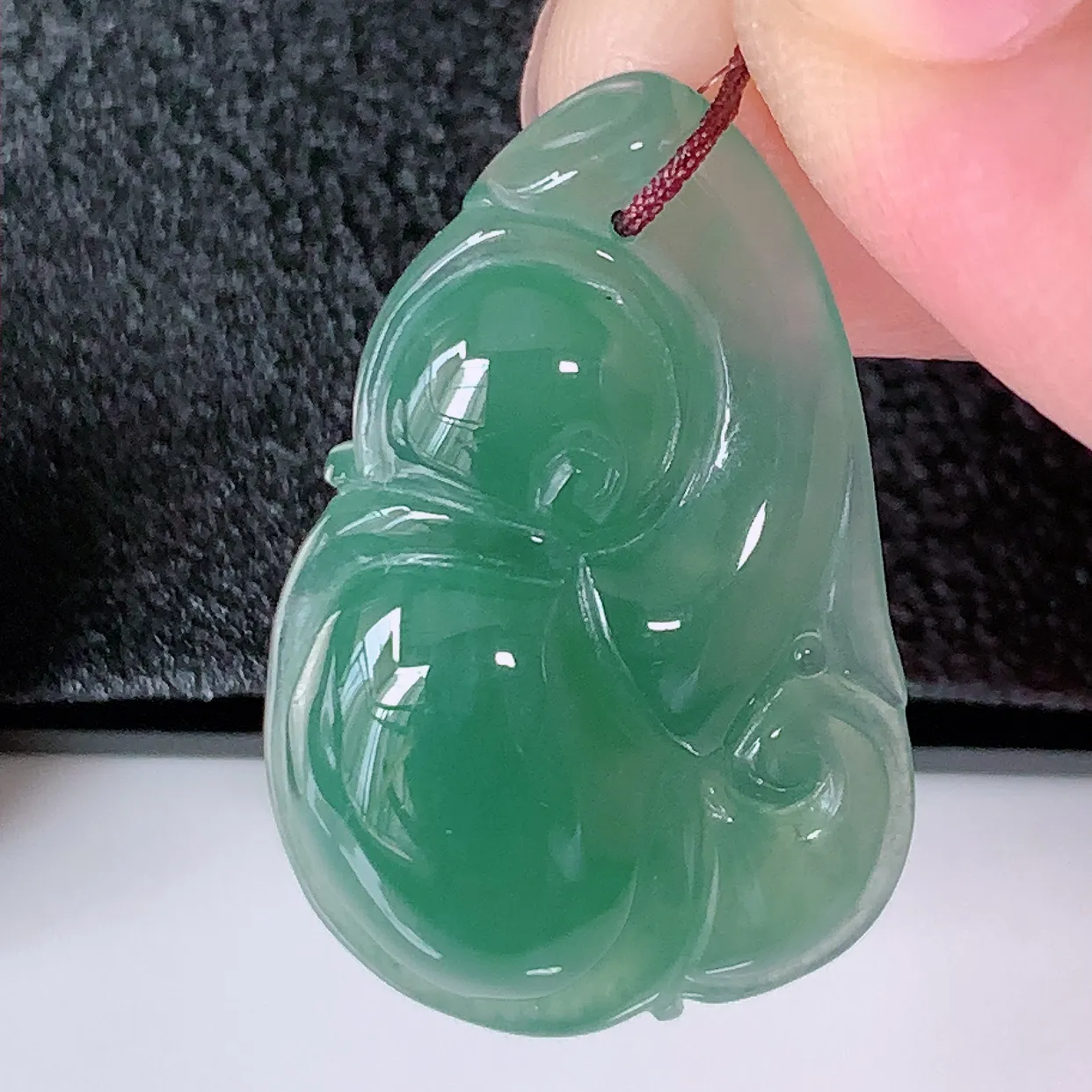自然光实拍，冰种满色翡翠如意吊坠，上身效果非常美，饱满大气，工艺美，万事如意，如意一生，#81.13