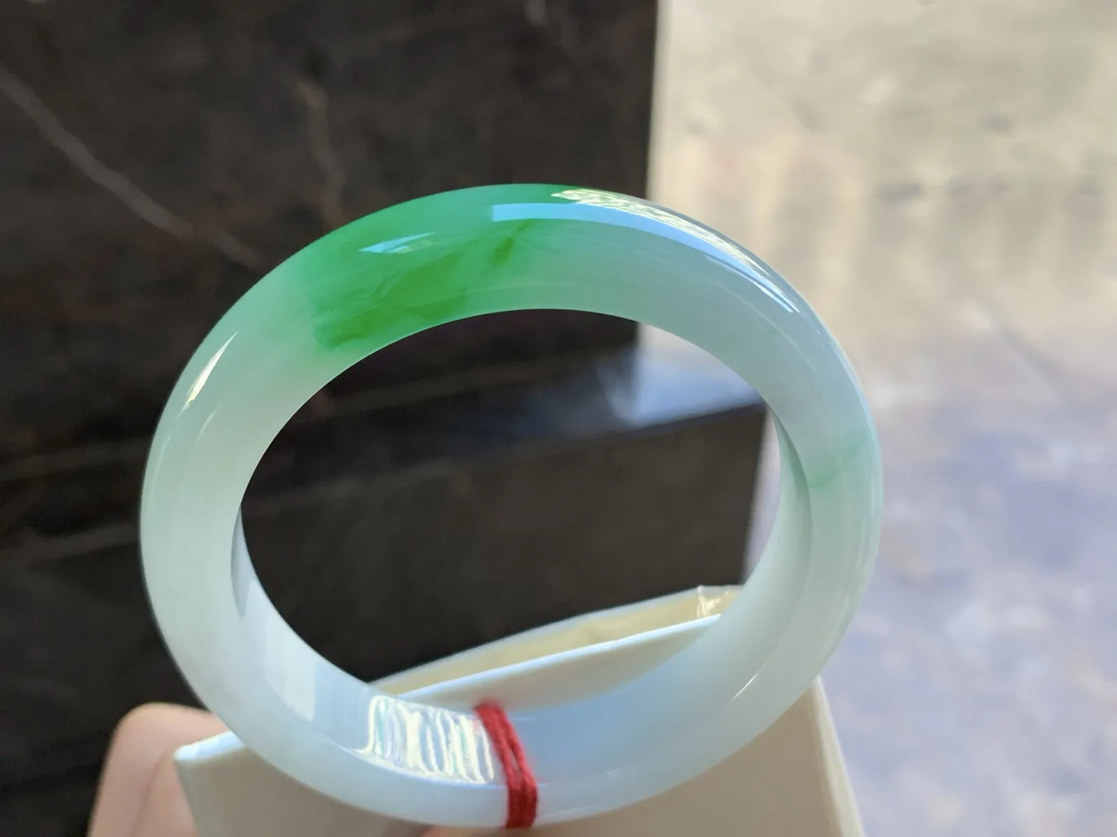 57.5-13.5-8.8

阳绿色手镯^_^色阳 玉质温润