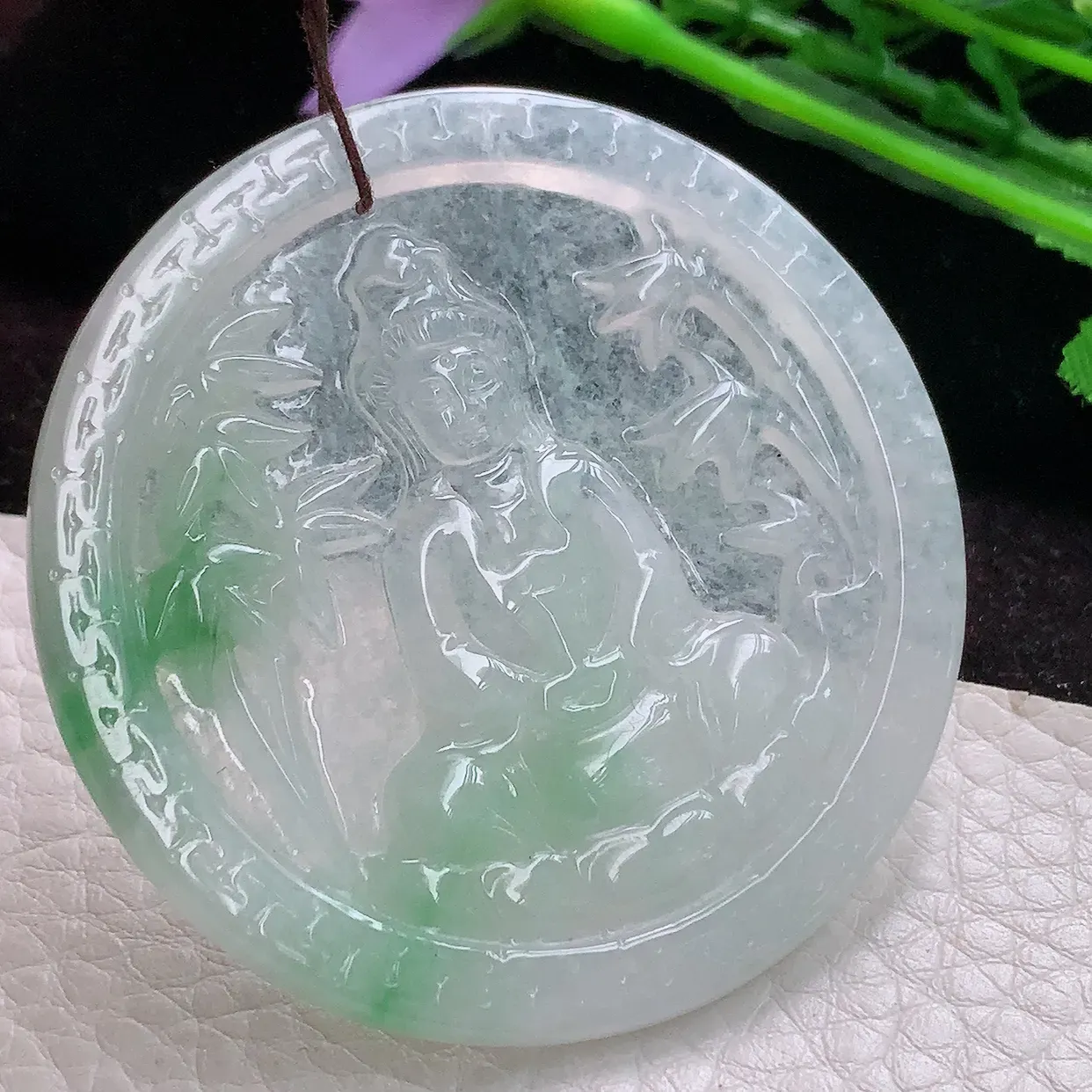 zen实拍53*3.3缅甸翡翠飘A货飘绿山水观音圆牌玉挂件 玉吊坠