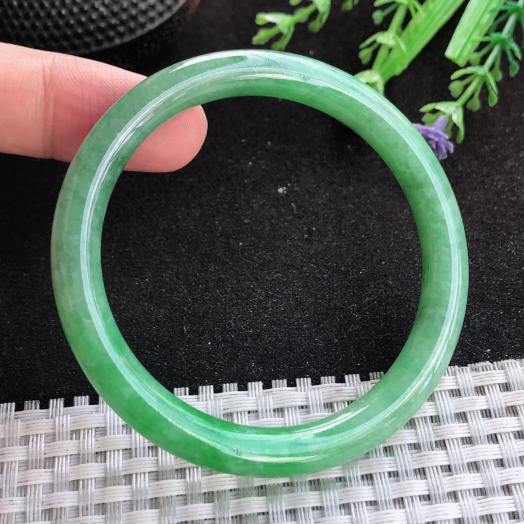 自然光53/7.5/7.4老坑精美辣阳绿满绿圆条手镯玉镯子美人镯手环