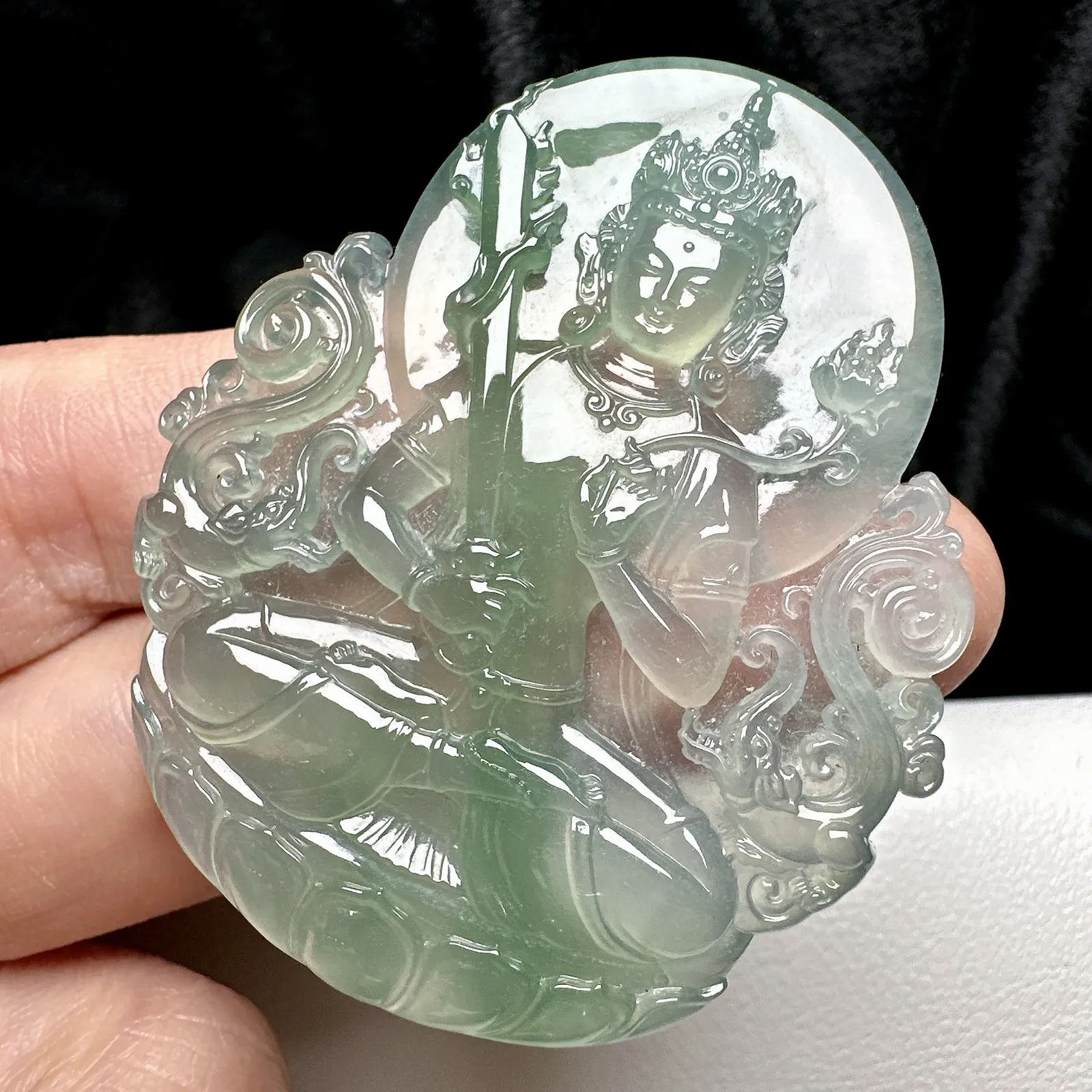【冰种飘花度母】质地细腻，冰度很足，饱满度很好，雕刻精细