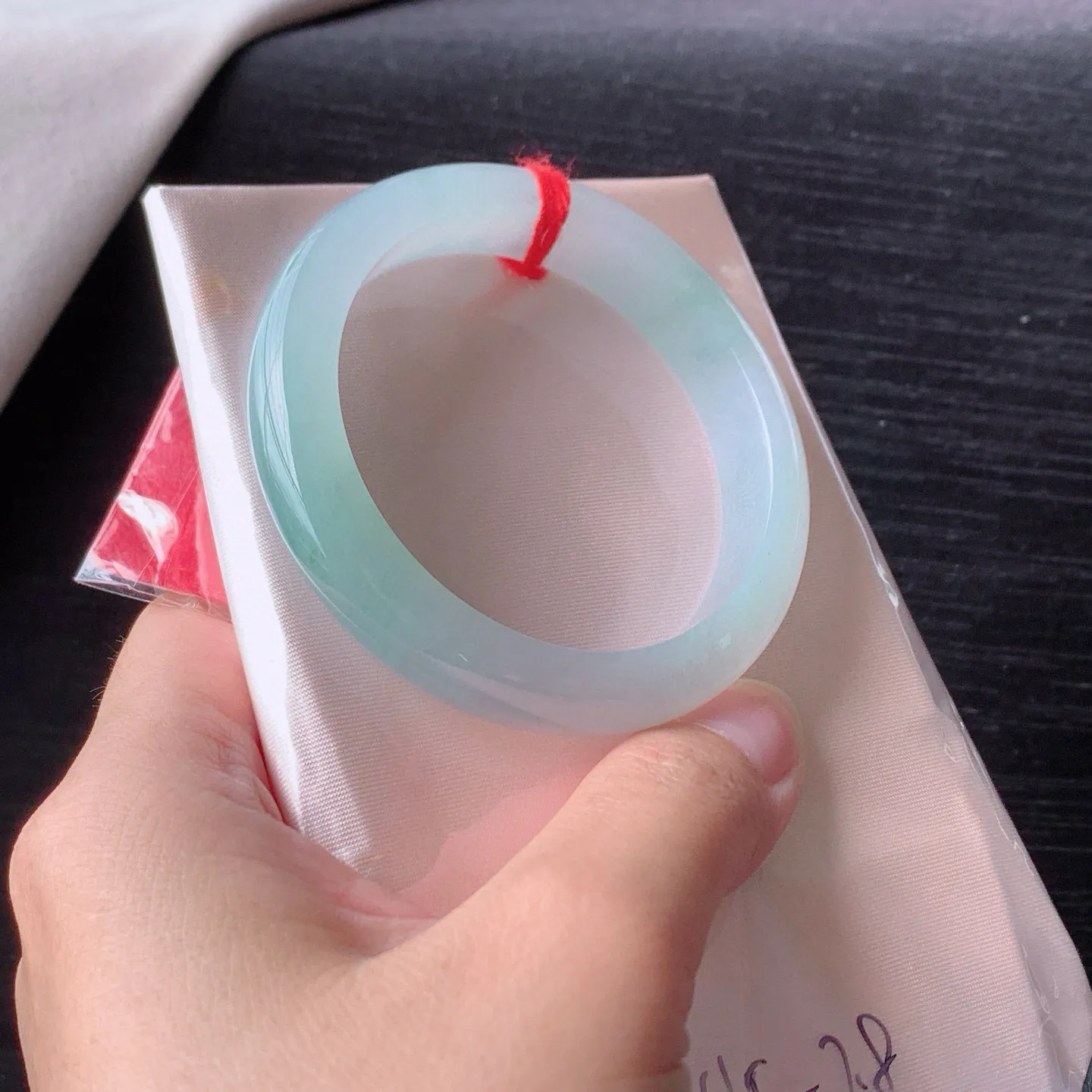 强烈推荐来捡漏，52圈口晴水正圈手镯，种老起胶，冰清玉洁，水润光泽，种水冰透，卡52-11.5-
