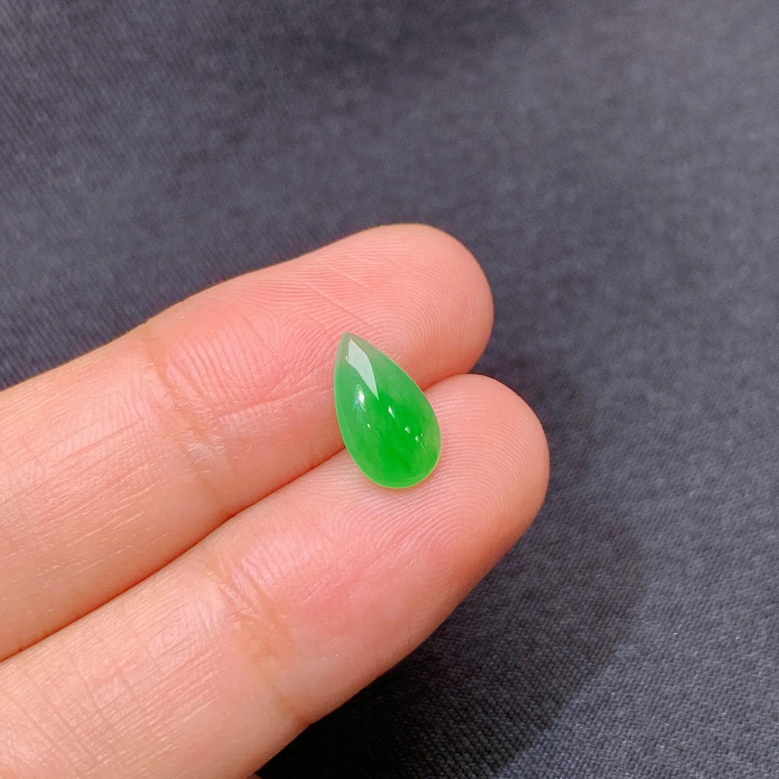 冰飘绿水滴，镶嵌佳品，冰润色阳，种水足 尺寸10.1*5.8*2.2