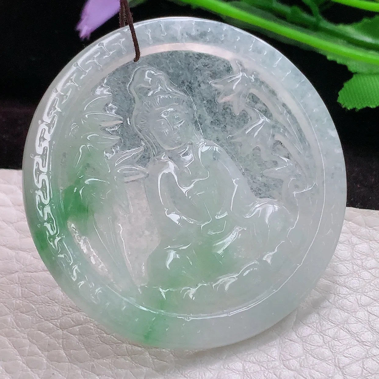 zen实拍53*3.3缅甸翡翠飘A货飘绿山水观音圆牌玉挂件 玉吊坠