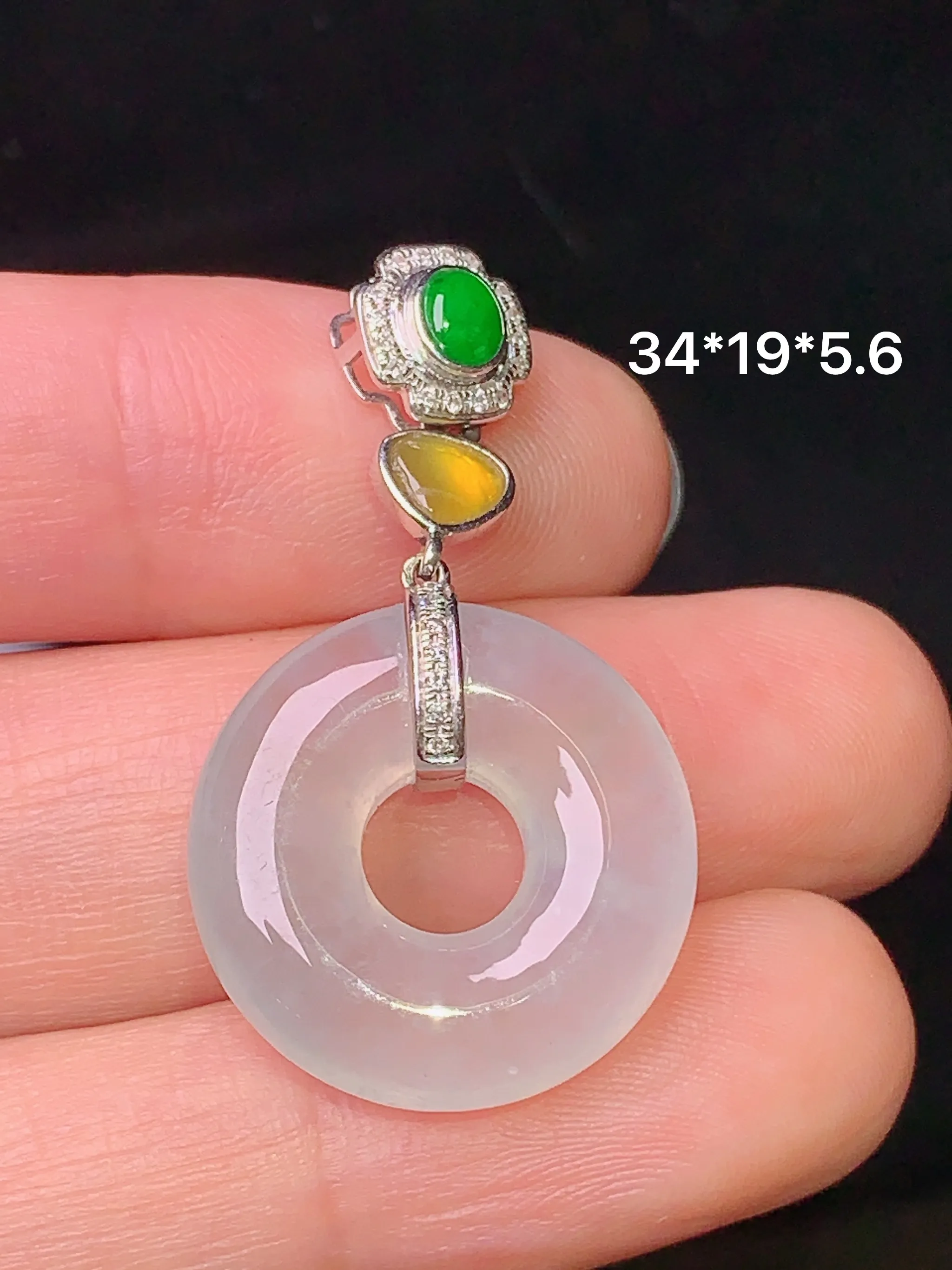 18k金钻镶嵌冰种平安环吊坠 玉质细腻 色泽清新艳丽 整体尺寸34*19*5.6