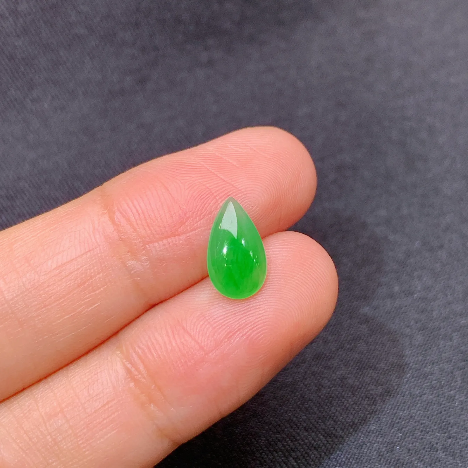 冰飘绿水滴，镶嵌佳品，冰润色阳，种水足 尺寸10.1*5.8*2.2