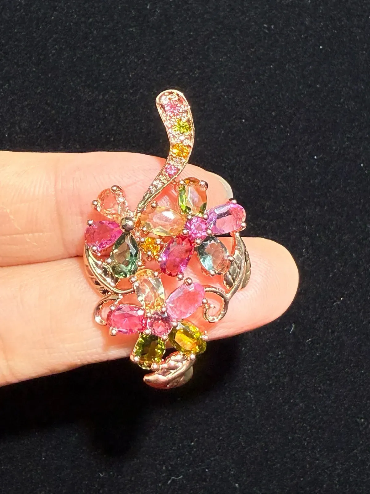 天然巴西糖果色碧玺吊坠，整体尺寸42.6*23.9mm，925银精工镶嵌，彩虹碧玺吊坠，手工精心选料