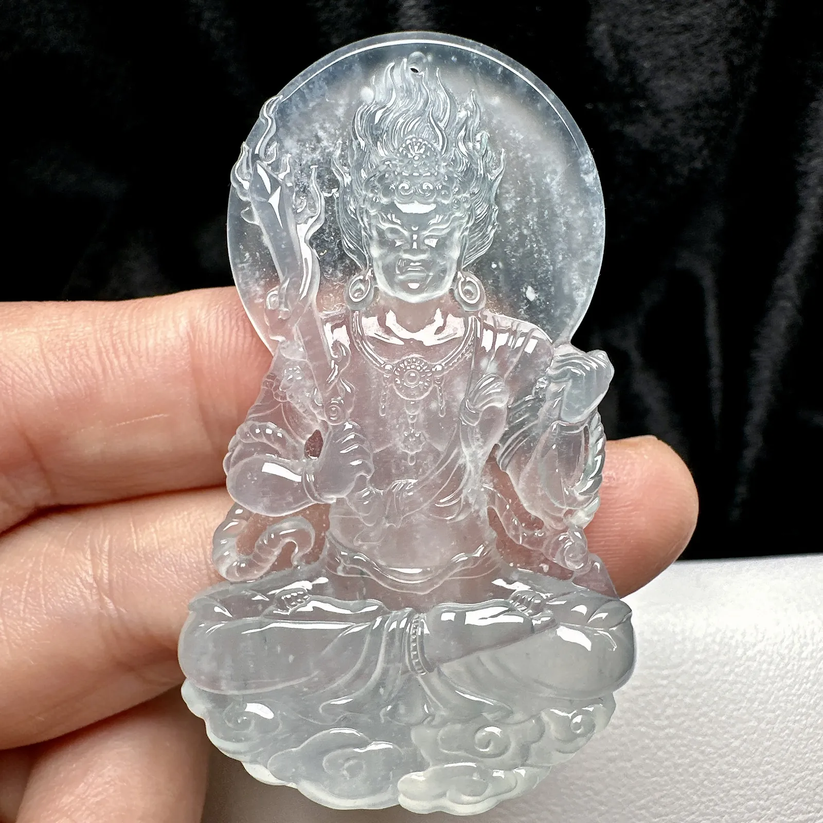 【冰种不动明王吊坠】质地细腻，冰胶感明显。生肖鸡的守护神。佩戴合适。品质上佳