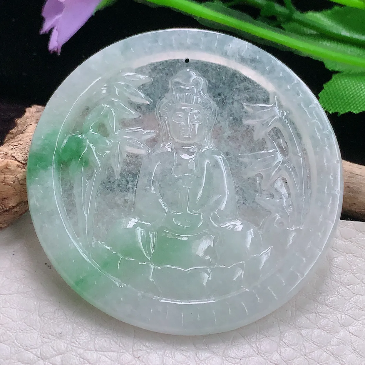 zen实拍53*3.3缅甸翡翠飘A货飘绿山水观音圆牌玉挂件 玉吊坠